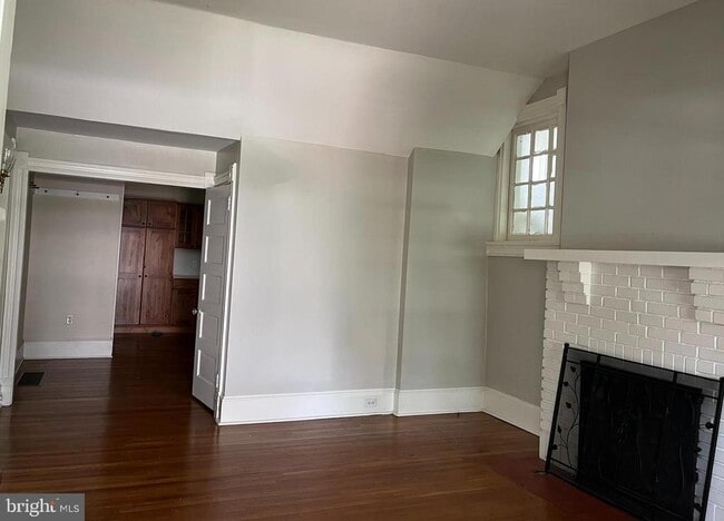 Building Photo - 210 Grayling Ave