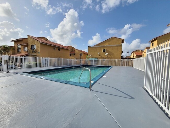 Building Photo - 2710 W 60th Pl