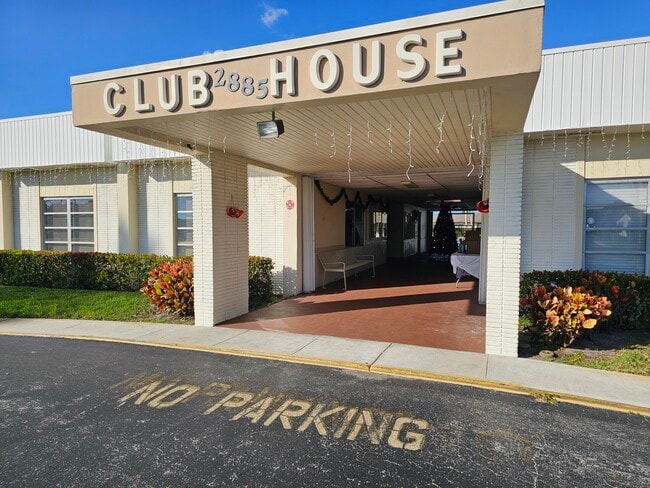 Building Photo - 2790 Ashley Dr E