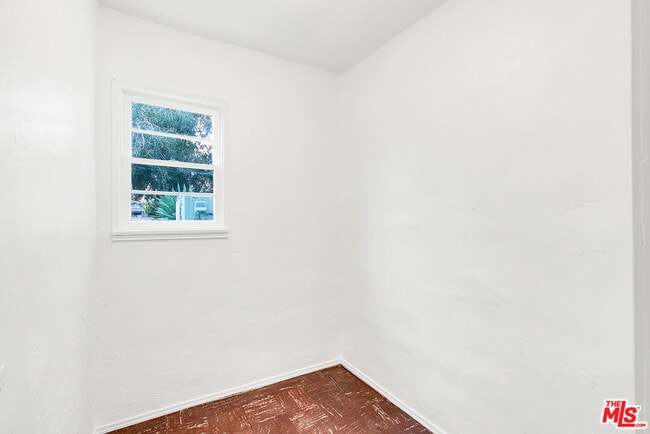 Building Photo - 7854 Goll Ave
