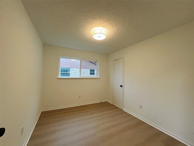 Building Photo - 12118 Dorrance Ln