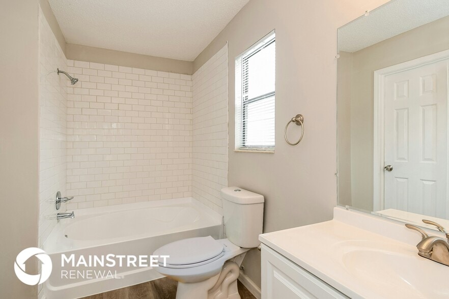 Building Photo - 8236 Sawmill Creek Dr