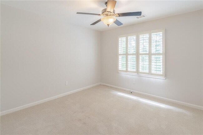 Building Photo - 530 Saddlebrook Dr