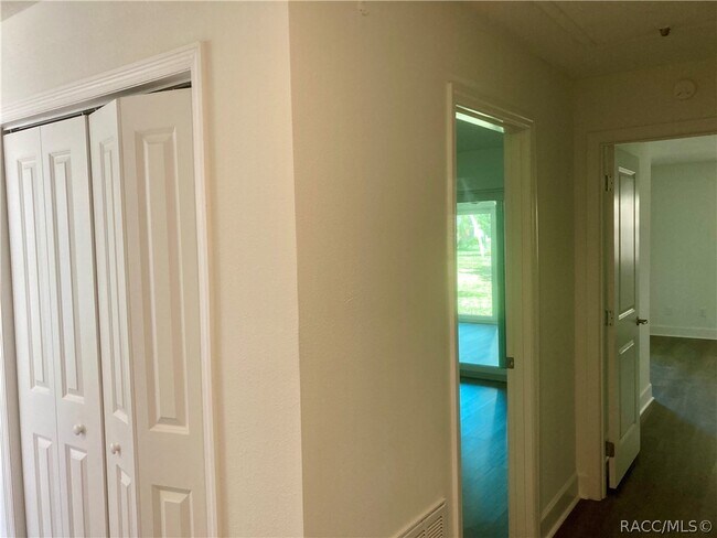 Building Photo - 11499 W Bayshore Dr