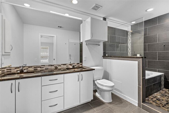 Building Photo - 811 Robin St