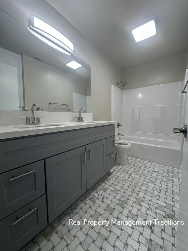 Building Photo - Beautifully redone 4 + 3 Palmdale home!