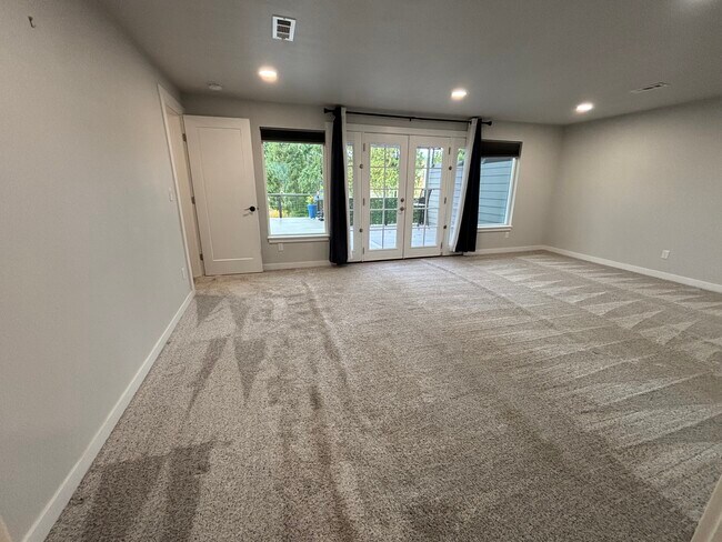 Building Photo - 8582 Long Lake Rd SE