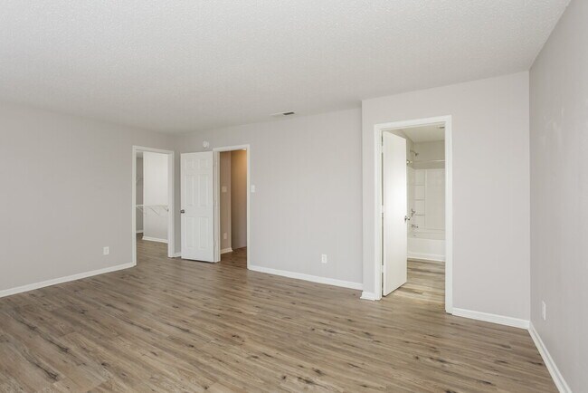 Building Photo - 7905 States Bend Dr