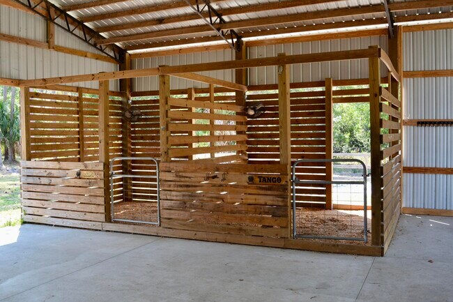 Building Photo - 16105 Temple Blvd