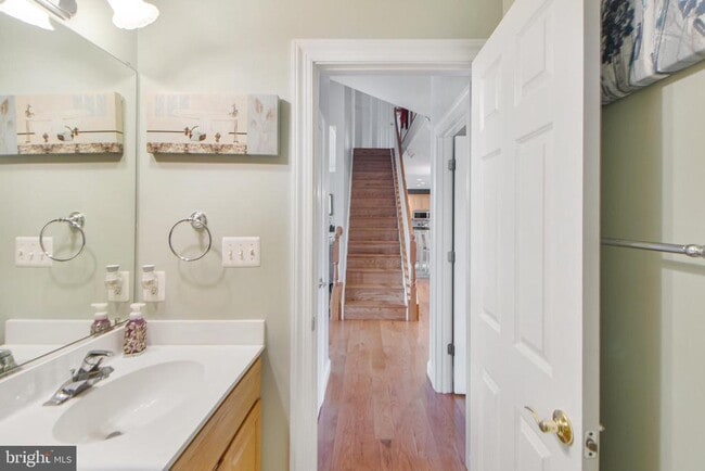 Building Photo - 7420 Mayflower Ct