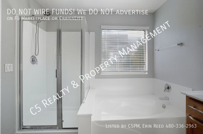 Building Photo - 12541 W Woodland Ave