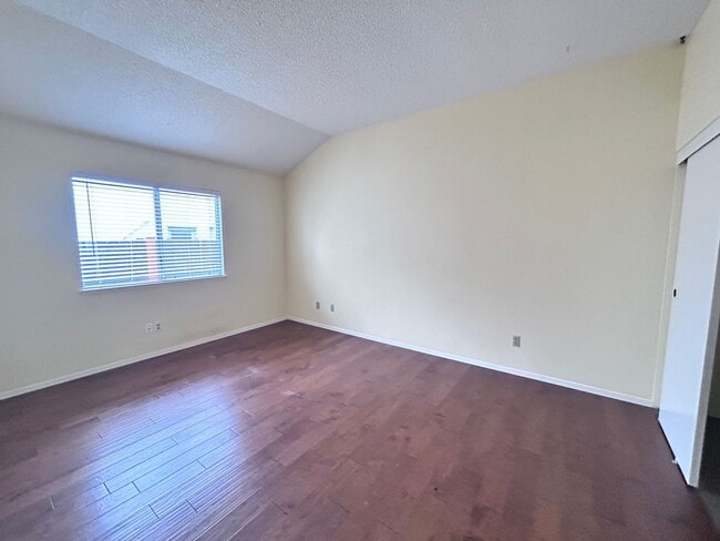 Building Photo - 1/3 OFF ONE MONTH RENT IF APPROVED AND MOVED IN BY 12/25