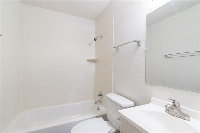 Building Photo - 2045 Avis Cir