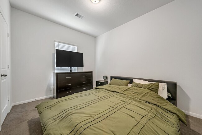 Building Photo - 15250 White Moss Dr