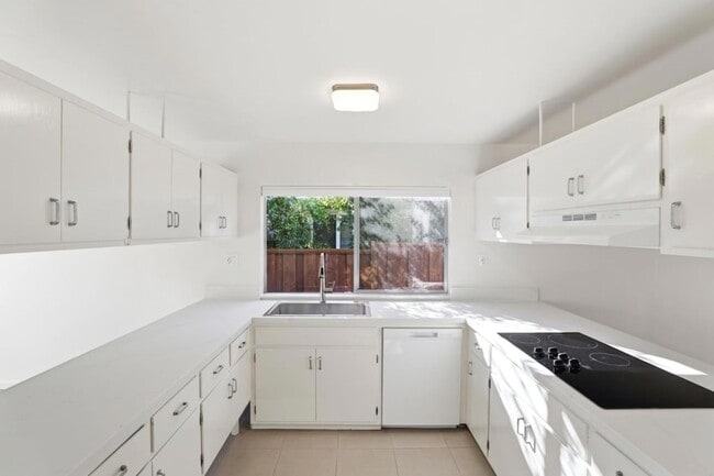 Building Photo - 1201 Weymoth Dr