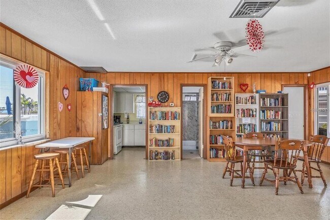 Building Photo - 708 S Tamiami Trl
