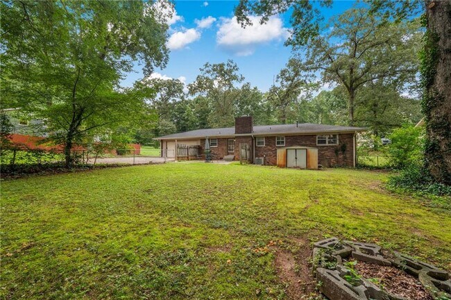 Building Photo - 4839 Lehigh Dr