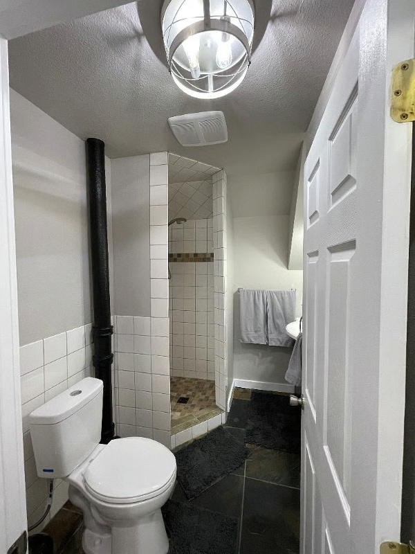 Building Photo - 1001 N Elm St