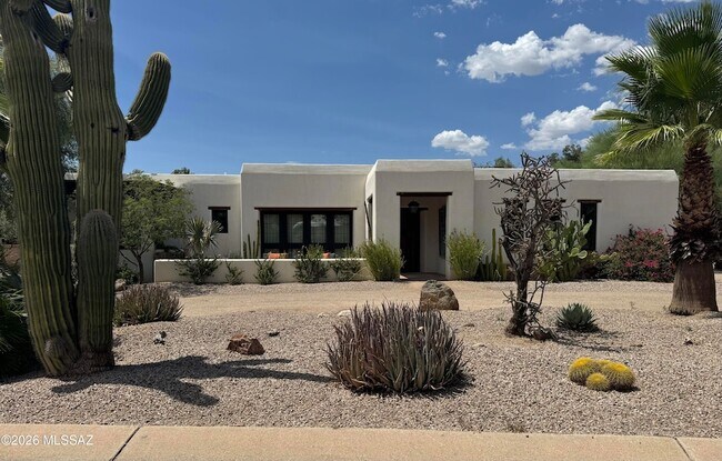 Building Photo - 660 W Golf View Dr