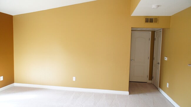 Building Photo - Stylish 1-Bedroom Condo with Community Amenities in Tuscan Villas