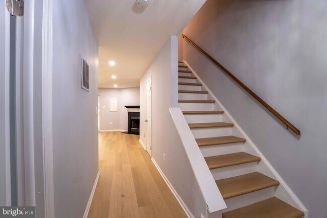 Building Photo - 18246 Fox Chase Cir