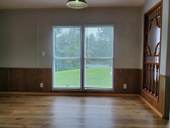 Building Photo - 200 cedar cove lane