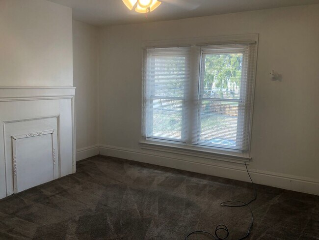 Building Photo - 509 Forest Ave