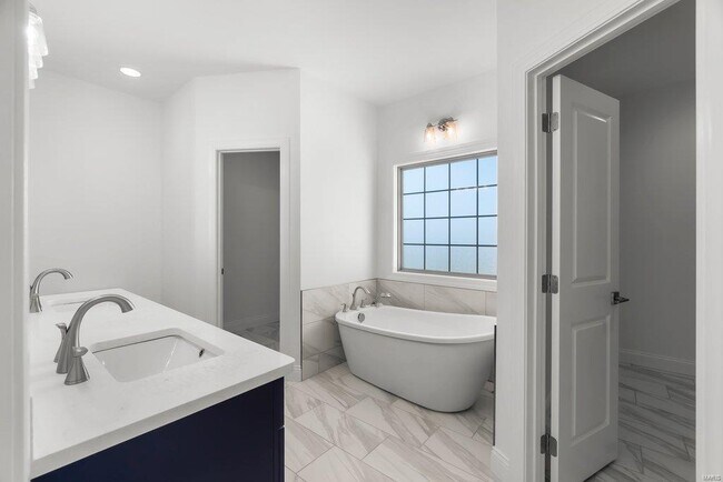 Building Photo - 4561 Kingston Ave