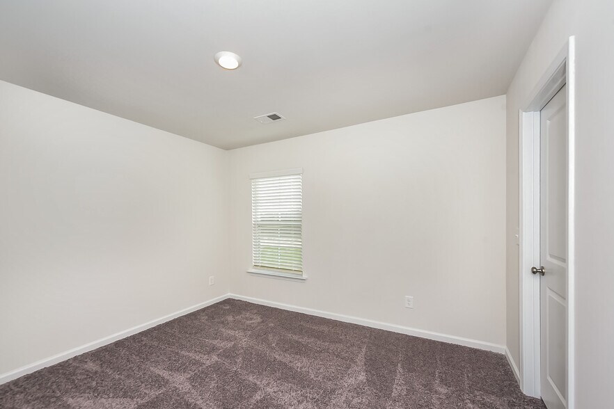 Building Photo - 131 King Buck Dr