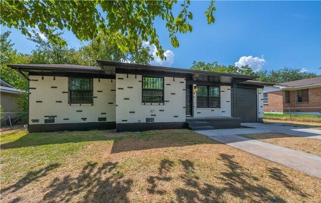 Primary Photo - Renovated 3-bedroom House!