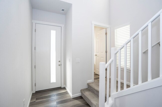 Building Photo - Newer 3-Bed Edgewood Home with A/C, Loft, ...