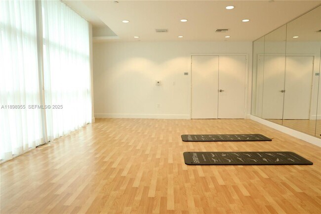 Building Photo - 350 NE 24th St