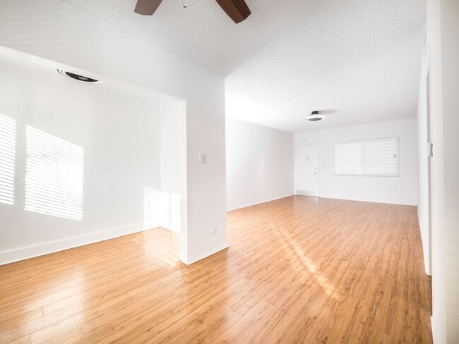 Building Photo - Modern 1-Bedroom Apartment in Prime Sherman Oaks