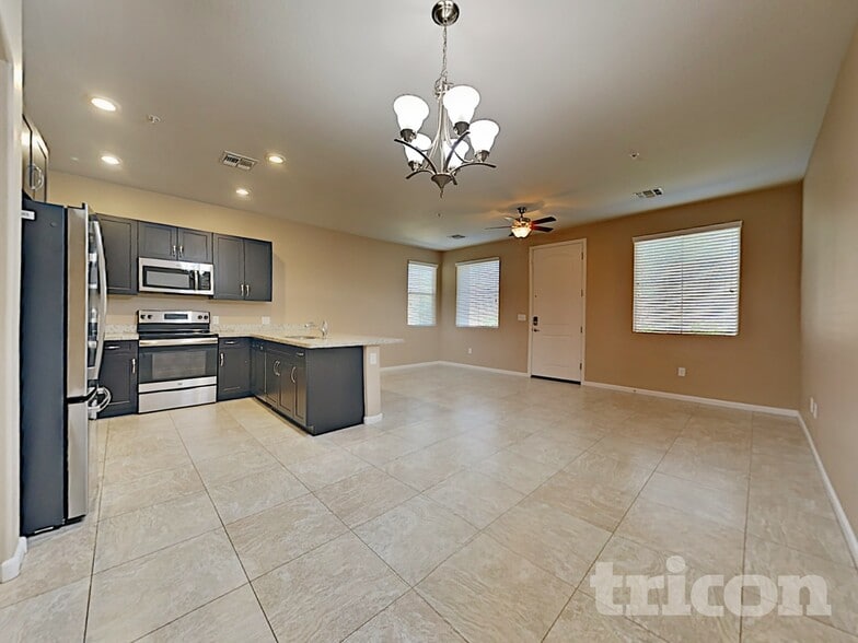 Building Photo - 12532 W Hummingbird Terrace