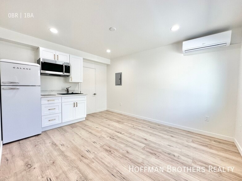 Building Photo - 3742 Westwood Blvd