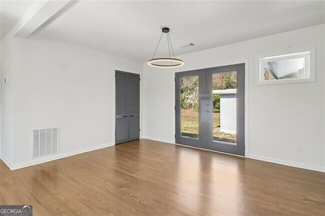 Building Photo - 2219 Lisa Dr SE