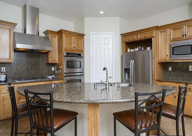 Building Photo - !!! RESORT-STYLE LIVING IN VALLEY VIEW EST...