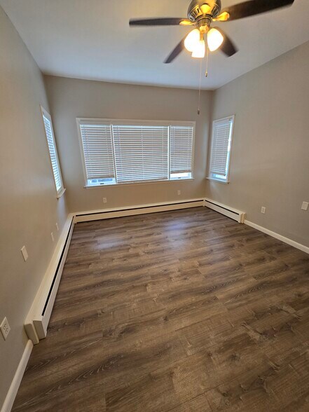 Main Bedroom - 200 Windsor St