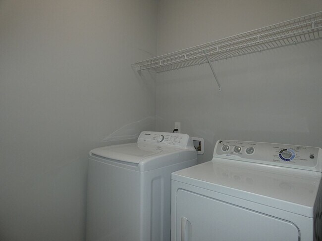 Building Photo - Spacious 3-Bedroom Home - Half Acre Lot