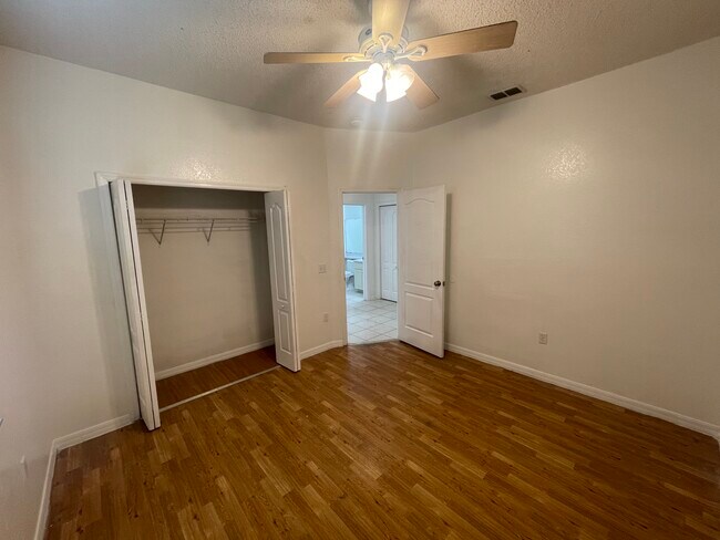 Building Photo - 611 Terranova Dr