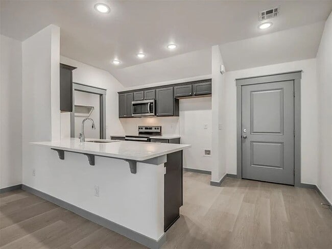 Building Photo - Turnkey 3-Bedroom Home in NW OKC – Perfect for Pets!