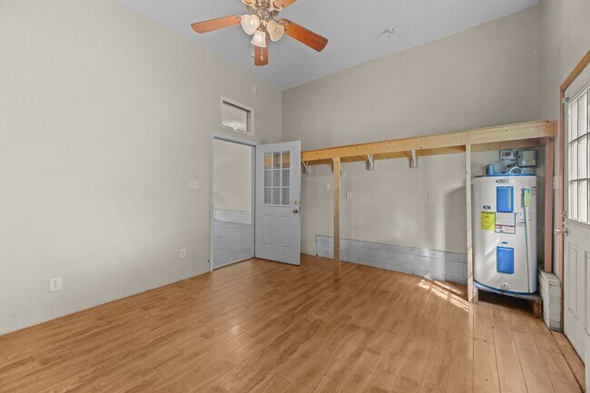 Building Photo - 506 River Rd