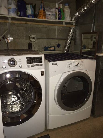 High efficiency washer and dryer - 553 W Park Ave