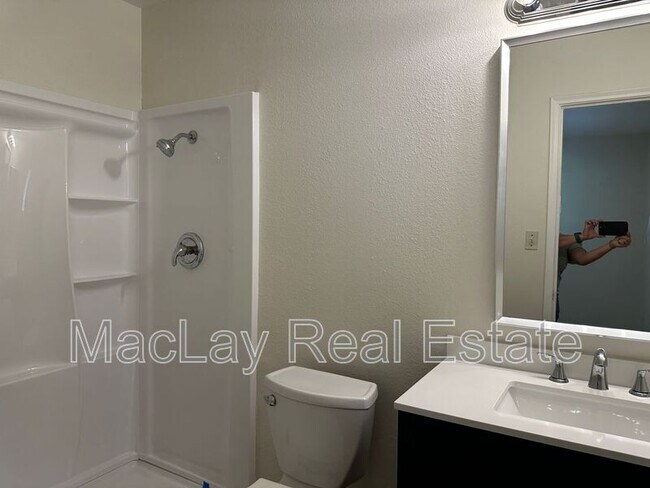 Building Photo - 2514 S Cottonwood Dr