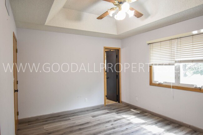 Building Photo - 245 Becky Lynn Blvd