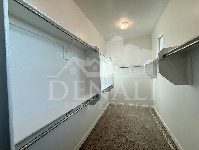 Building Photo - 1447 E Flower St