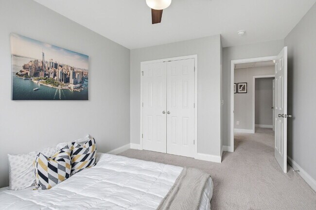 Building Photo - Zoned for the highly-rated Liberty Creek schools with resort-style amenities!