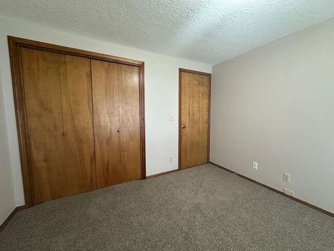 Building Photo - Updated Three Bedroom Home in North Salem