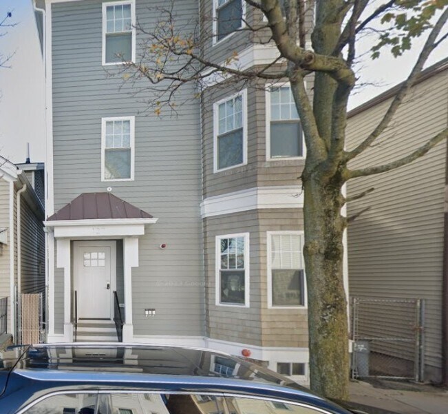 Building Photo - 127 Shirley St