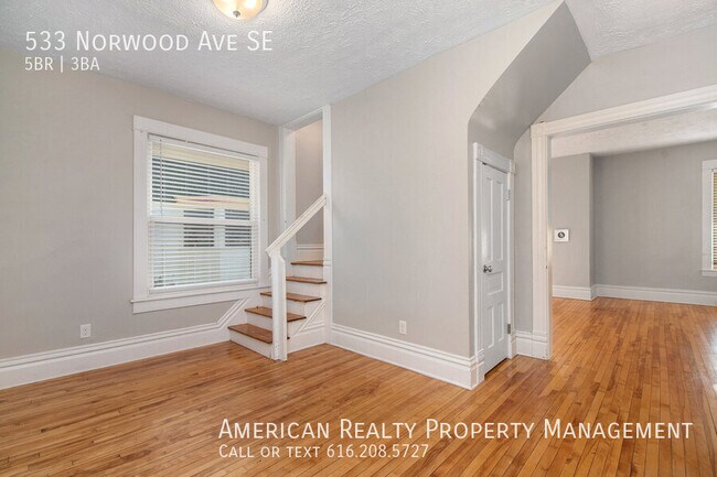 Building Photo - 533 Norwood Ave SE